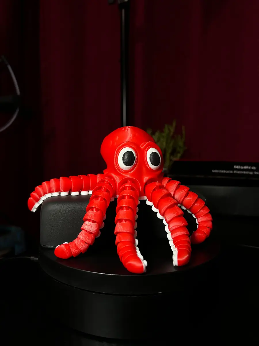 Pulpo articulado rojo impreso en 3D